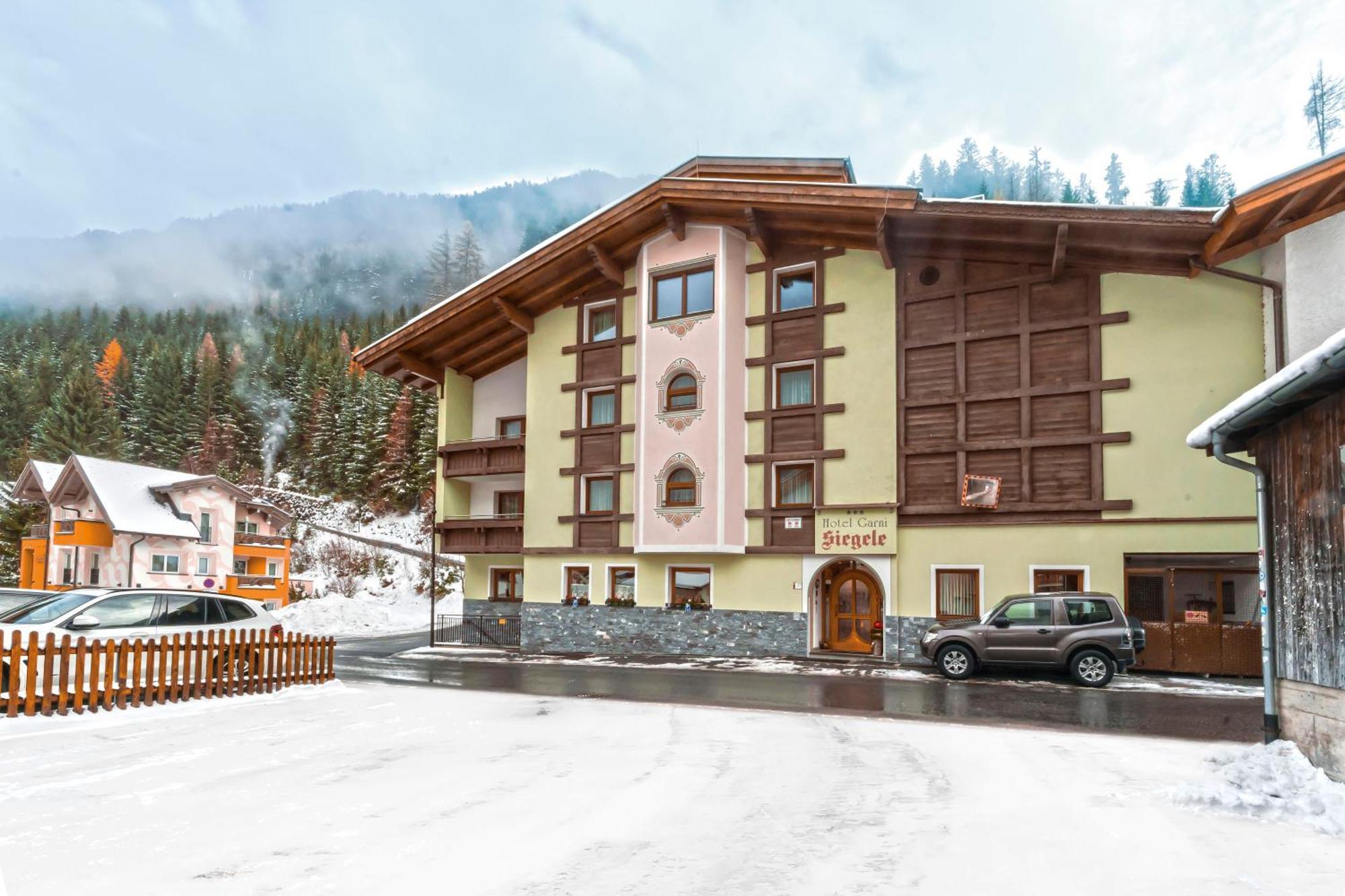 Hotel Garni Siegele - Inklusive Silvretta-Card Premium Ischgl Exterior photo