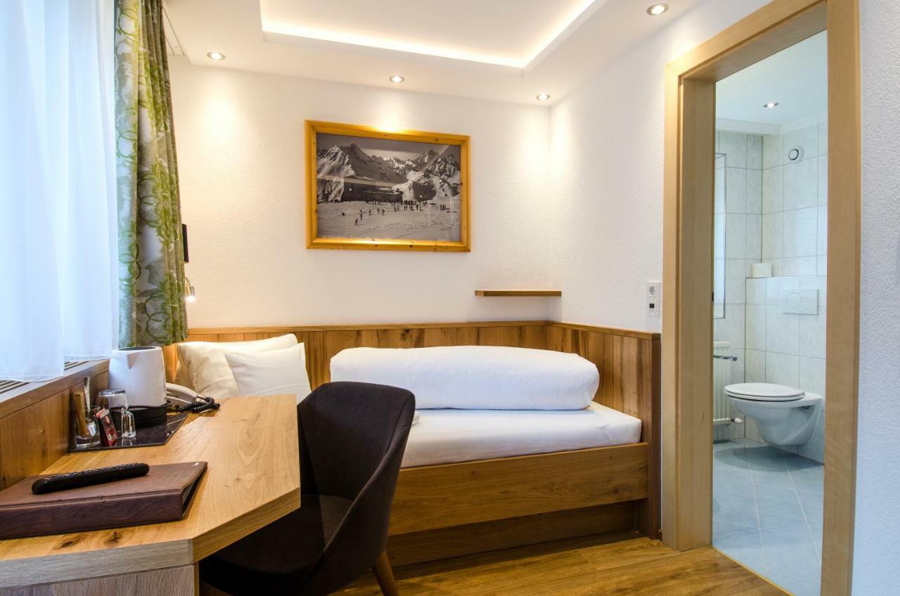 Hotel Garni Siegele - Inklusive Silvretta-Card Premium Ischgl Exterior photo